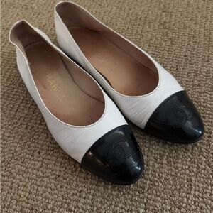 CHANEL Black & White Ballet Flats
